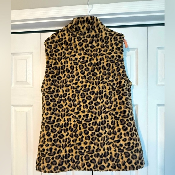 Calvin Klein Leopard Print Fuzzy Vest - Picture 1 of 3
